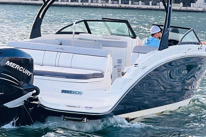 2-Hours Private Miami Boat Tour With Champagne - A 2-hour private Miami cruise with champagne on deck