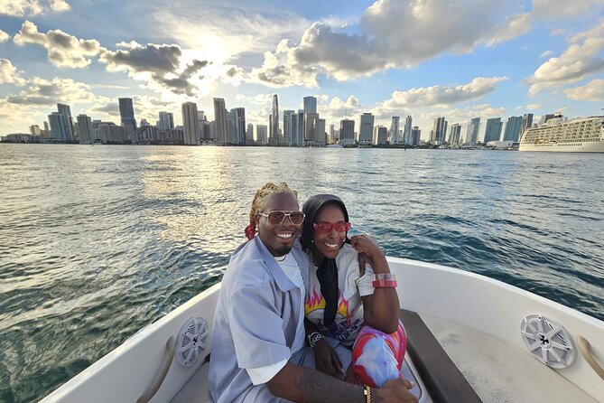 2 hrs Miami Private Boat Tour with Cooler, Ice, Bluetooth Stereo - The Route: Celebrity Homes to Downtown Miami From the Water