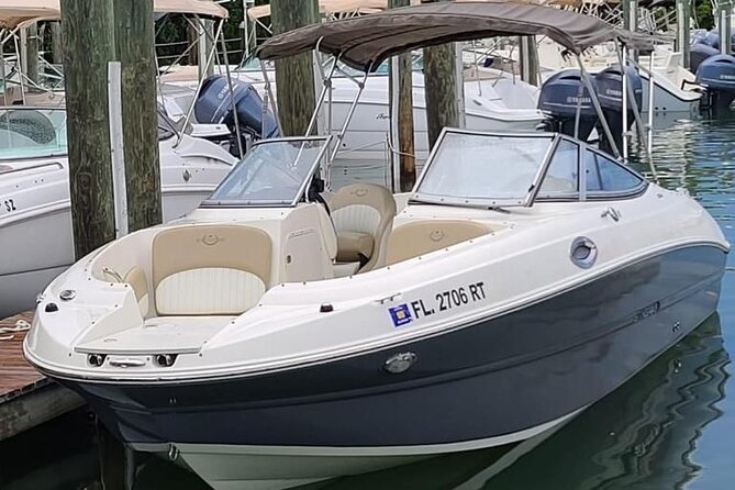 24 Ft Miami Bay: Private Boat, Gas Included , 6 people, Captained - Key things to know before you go