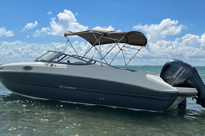 24 Ft Miami Bay: Private Boat, Gas Included , 6 people, Captained - Private Miami Bay boating: what makes this day feel worth it