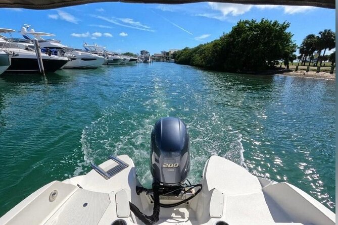 24 Ft Miami Bay: Private Boat, Gas Included , 6 people, Captained - Your boat setup: model, engine power, and how it affects comfort