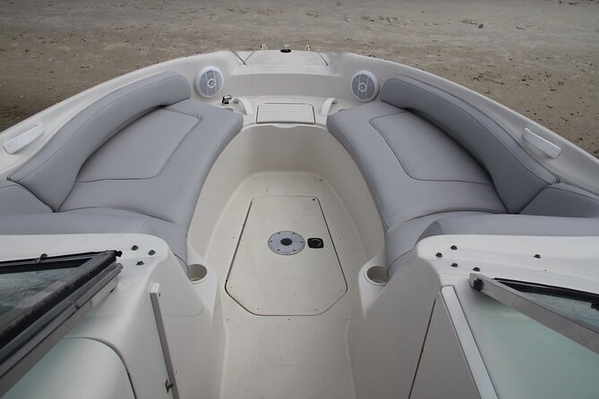26 Ft Boat, Miami Bay Tour for 2 or 4 hours. 10 people - Key things I’d plan around