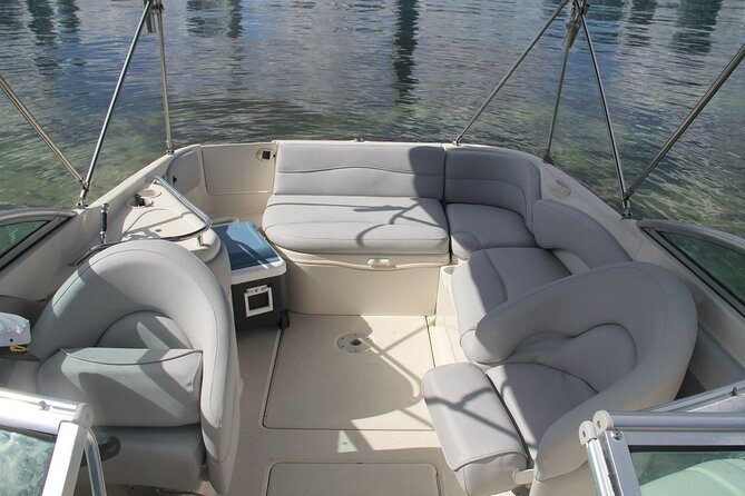 26 Ft Boat, Miami Bay Tour for 2 or 4 hours. 10 people - Your captain and the “your day” factor