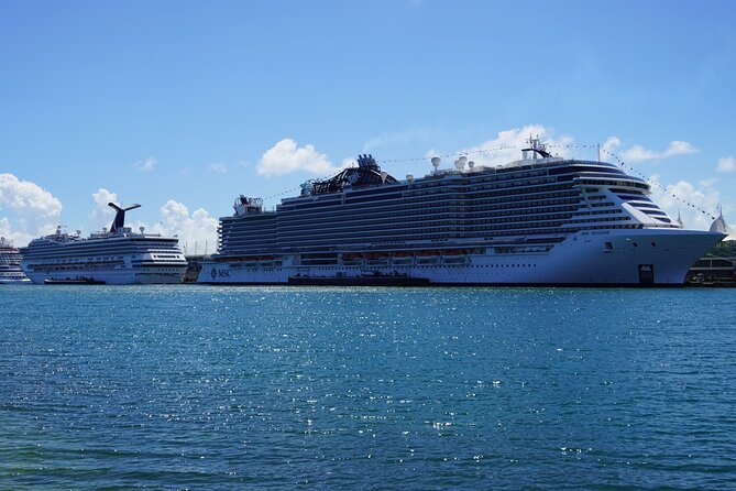 3 Hour Party Boat Jet ski Banana Tube and open bar in Miami - Open bar energy: beer, wine, and music after you ride