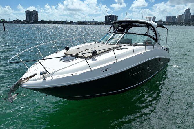 37 Ft Yacht Yacht for 2 or 4 hours, Bluetooth, In the Miami Bay - Key points worth knowing