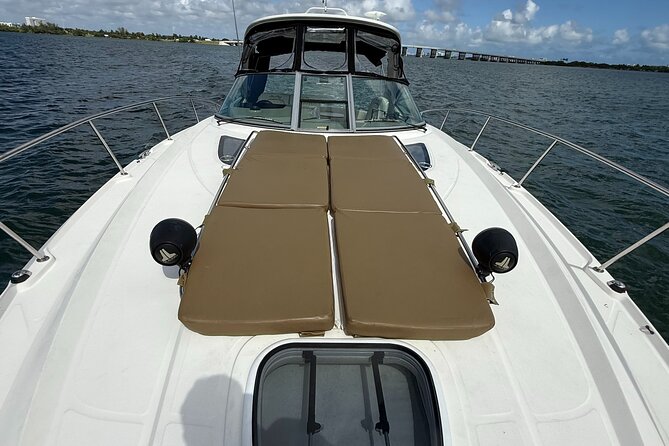 37 Ft Yacht Yacht for 2 or 4 hours, Bluetooth, In the Miami Bay - A Miami Bay yacht that feels personal, not packaged