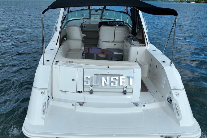 37 Ft Yacht Yacht for 2 or 4 hours, Bluetooth, In the Miami Bay - Price and value: what $149.50 per person really turns into