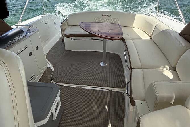 37 Ft Yacht Yacht for 2 or 4 hours, Bluetooth, In the Miami Bay - Timing on the water: choosing 2 vs 4 hours