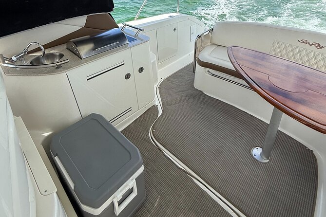 37 Ft Yacht Yacht for 2 or 4 hours, Bluetooth, In the Miami Bay - Where you meet and how the cruise runs