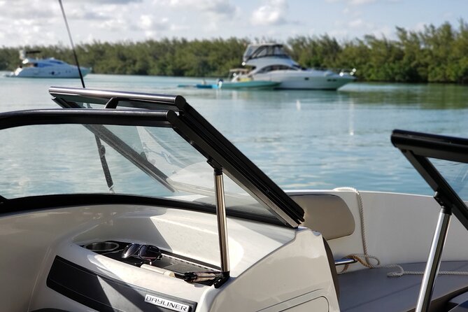 42 to 46 Ft Private Yacht Miami, rent for 2 our 4 hours, 12 ppl - Boat Size, Comfort, and the Real Difference Between 2 and 4 Hours
