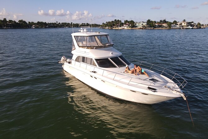 52' Yacht Rental in Miami Beach with Experienced Captain - Boat Comfort and Cleanliness: What to Check Before You Relax