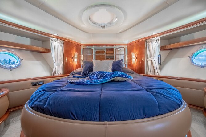 62' Azimut Yacht Charter - Key Biscayne: the first big mood shift on the bay