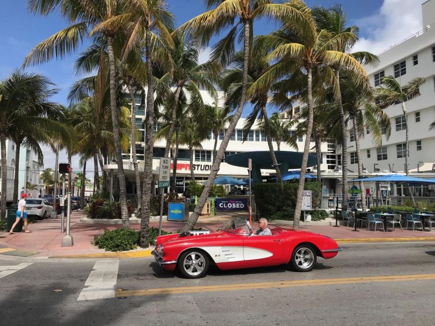 Art Deco Tour of South Beach in French - Finding the tour starts at the Cardozo Hotel and Barbara Capitman