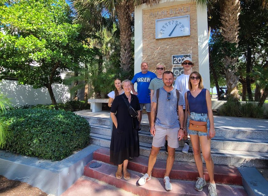 Art Deco Tour of South Beach in French - Ocean Drive: the Art Deco script behind the Miami glamour