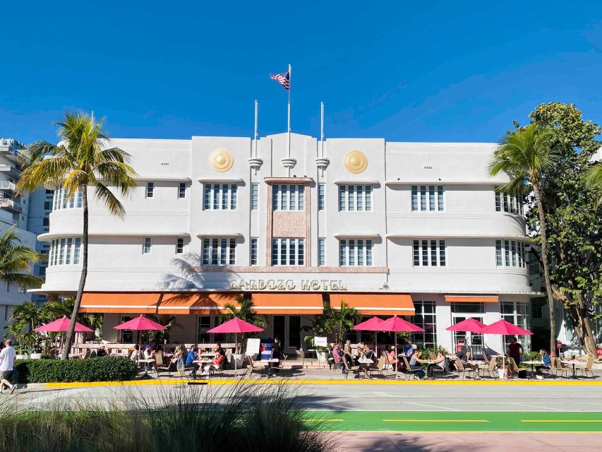 Art Deco Tour of South Beach in French - Cruising South Beach and spotting travel-and-sea themes in the buildings
