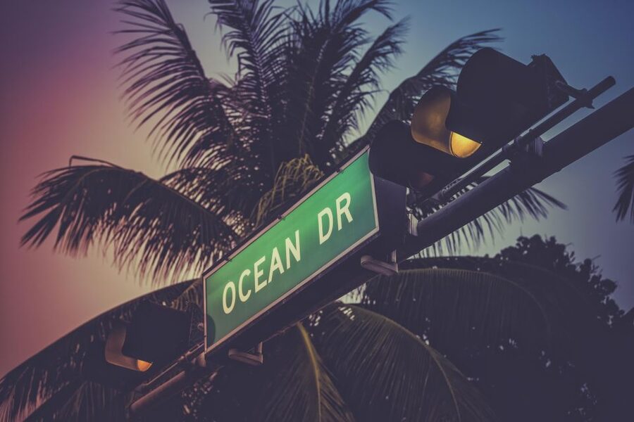 Award-winning Art Deco & Neon Lights Walking Tour - Price and value: is $49 worth 150 minutes?