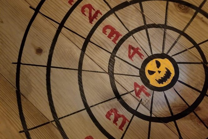 Axe Throwing 60 Min - Equipment included: value that matters more than it sounds