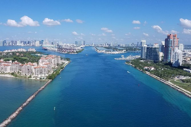 Biscayne Bay and Celebrity Island Homes Boat Tour 90 Minute - Stop 1: Bayside Marketplace and why it matters