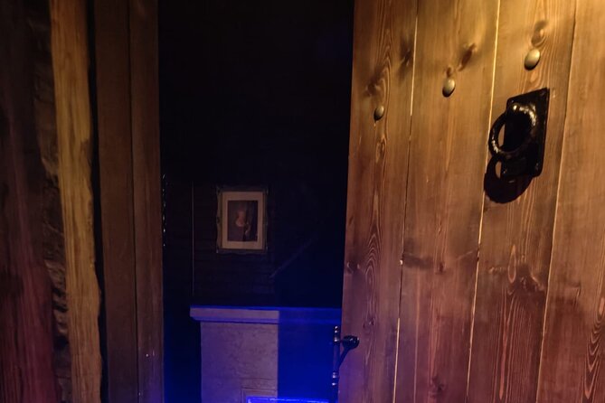 Escape Game Vampires The Last Night - The puzzle style: riddles, decoding clues, and controlled hints