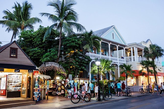 Full-Day Key West Tour and Coral Reef Snorkeling with Open Bar - The Group Size and Crew: Big Boat, Human Service