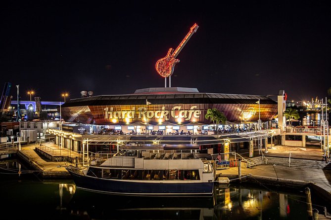 Hard Rock Cafe Miami - Acoustic vs. Electric: how to choose your main without overthinking it
