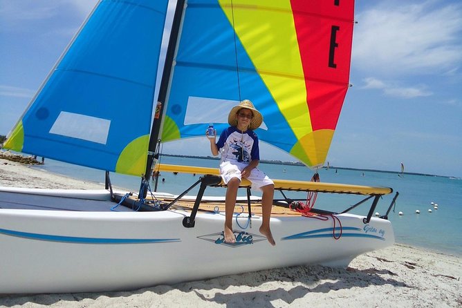 Hobie Cat Sailing with Miami Watersports - Safety setup: life jackets, limits, and how you stay in control