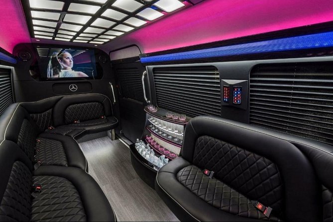 Luxury Party Bus Limo in Miami - What the best reviews highlight: on-time drivers and clean, fun vehicles
