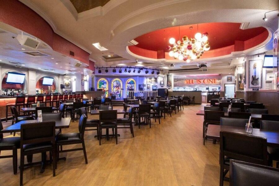 Meal at Hard Rock Cafe Miami at Biscayne Marketplace - Hard Rock Cafe Miami at Bayside: the setting and your 90-minute rhythm