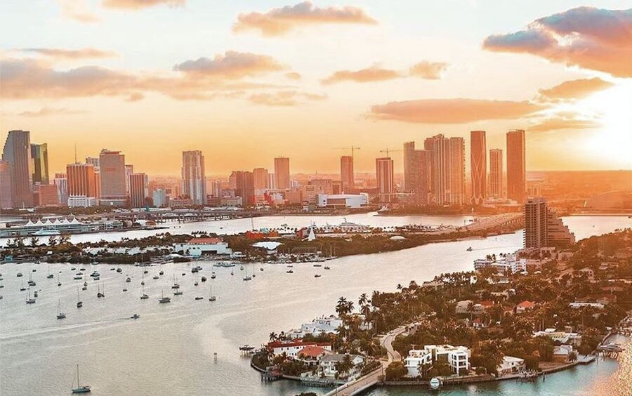 Miami: 30-Minute Helicopter Tour - Beach, Downtown & Islands - Venetian, Star, Hibiscus, and Palm Islands: Mansions From Above