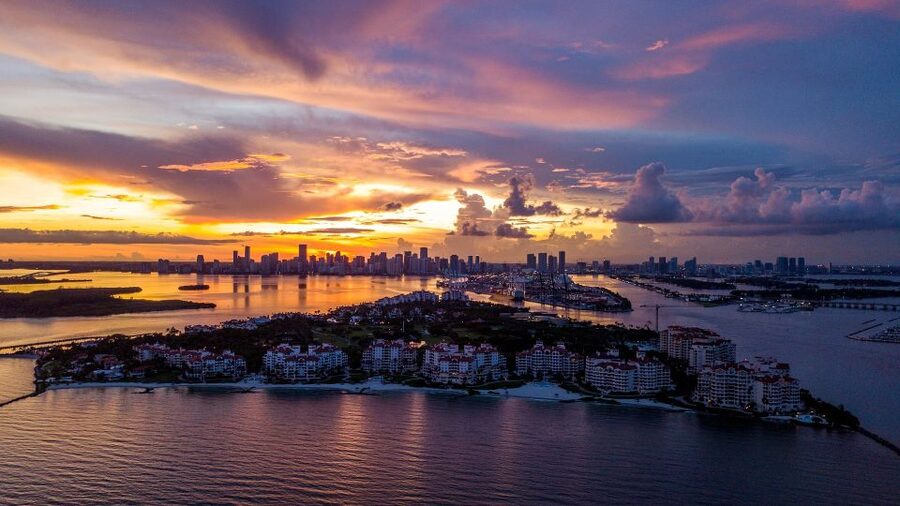Miami: 30-Minute Private Helicopter Tour with Champagne - Champagne-in-the-sky romance: how to make it feel special