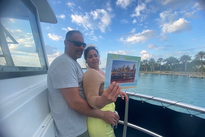 Miami 75 Min Boat Tour Biscayne Bay and Celebrity Homes Island - Star Island pass-by and the celebrity home stories