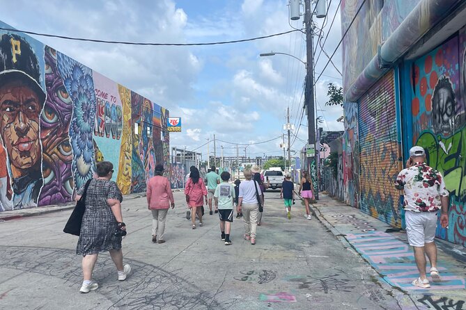 Miami All-In-One: City Sightseeing & water taxi experience - Bayside Marketplace and the Millionaire’s Water Taxi Cruise
