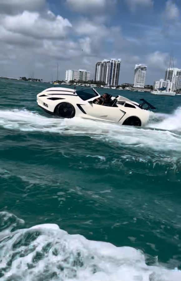 Miami Beach: 1 Hour Jetcar Rentals & 30min Celeb Boat Tour - Booking tip: what to do before you arrive