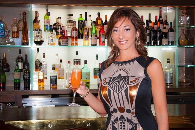 Miami Beach Art Deco Tour with Cocktails - Stop 1: The Art Deco Historic District and its signature cocktails