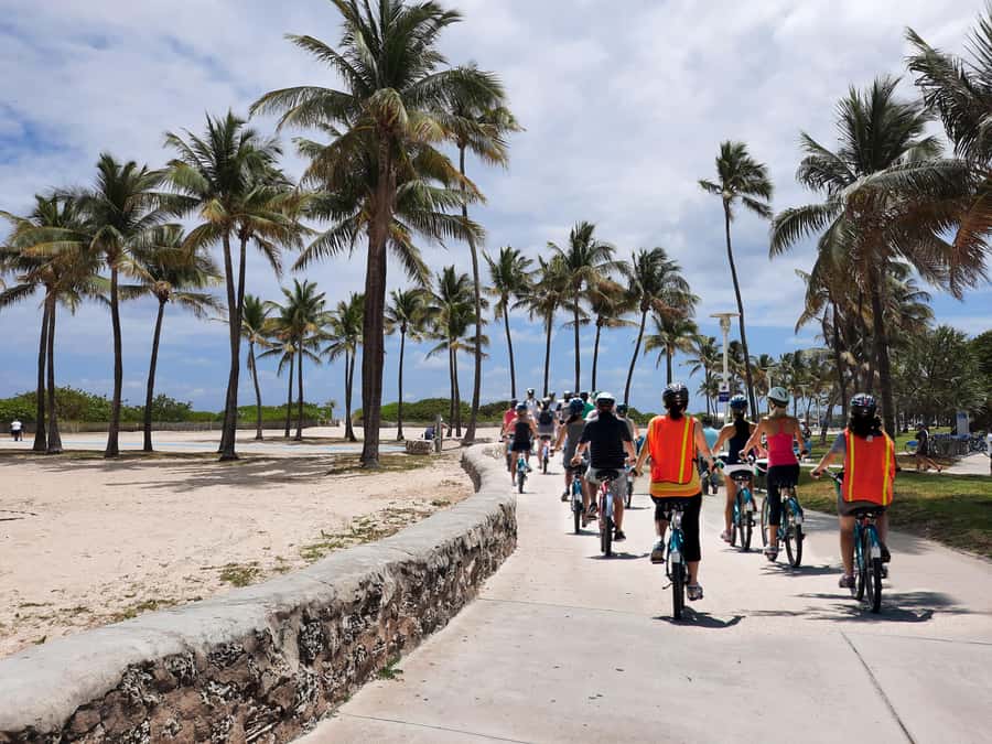 Miami Beach: Guided Bike Tour with Food Tasting (Adults) - Lincoln Road to Biscayne Bay: street life plus water views