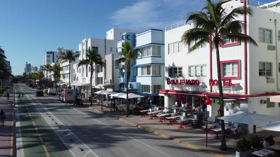 Miami Beach: Guided Bike Tour with Food Tasting (Adults) - Lummus Park and South Pointe Pier: ocean air, boardwalk energy, and manatees