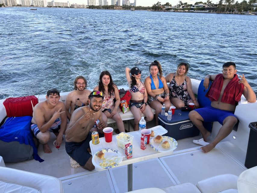 Miami Beach: Private Yacht Rental with Captain - Marine Life in Biscayne Bay: Dolphins and More (Without the Guesswork)