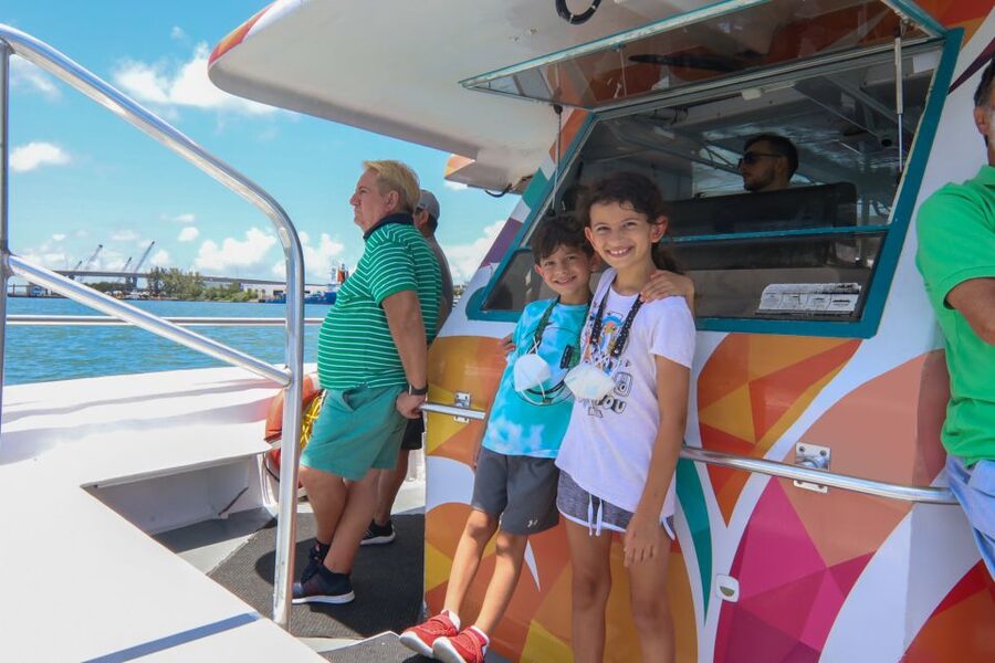 Miami: Biscayne Bay Celebrity Homes Sightseeing Cruise - Getting the Best Views: Skyline, Open Windows, and Shade