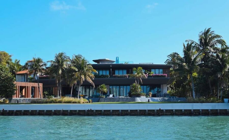 Miami: Biscayne Bay Millionaire's Homes Sightseeing Cruise - Onboard experience: comfort, narration, and the reality of paying for drinks