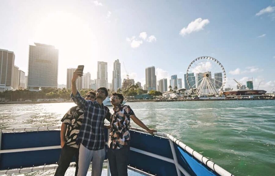 Miami: Biscayne Bay Millionaire's Homes Sightseeing Cruise - Value check: why $20 for 90 minutes can feel like a deal
