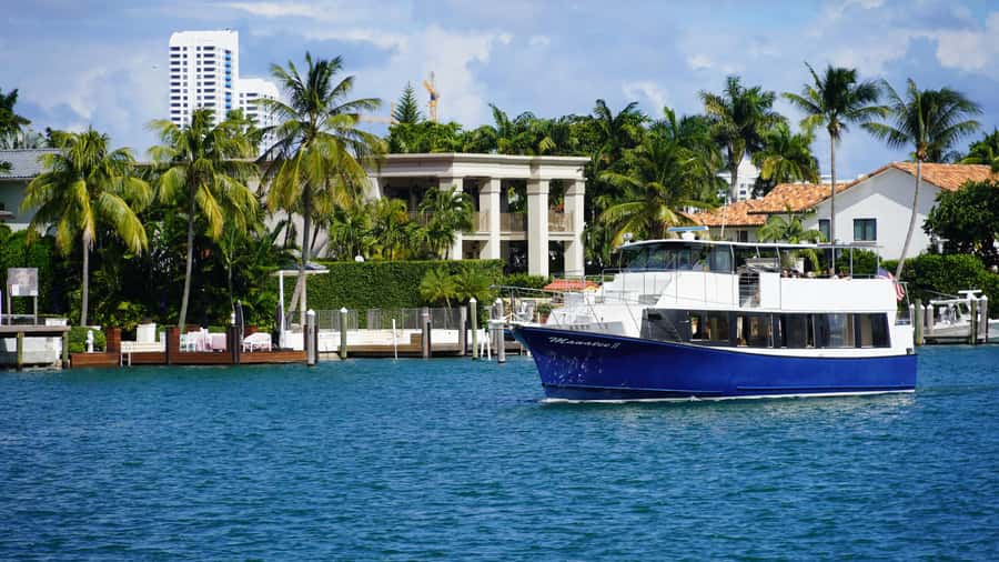 Miami: Biscayne Bay Millionaire's Row Boat Tour - Where to meet and how to avoid seat stress