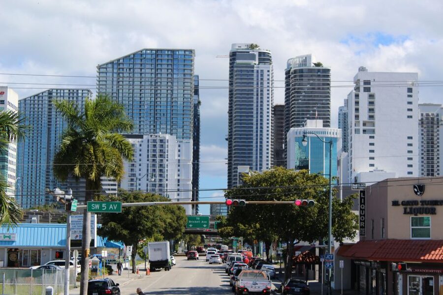 Miami : Bus, Boat & Walking Tour the Ultimate City Discovery - Bayside Marketplace: The Start Point That Keeps the Day Simple