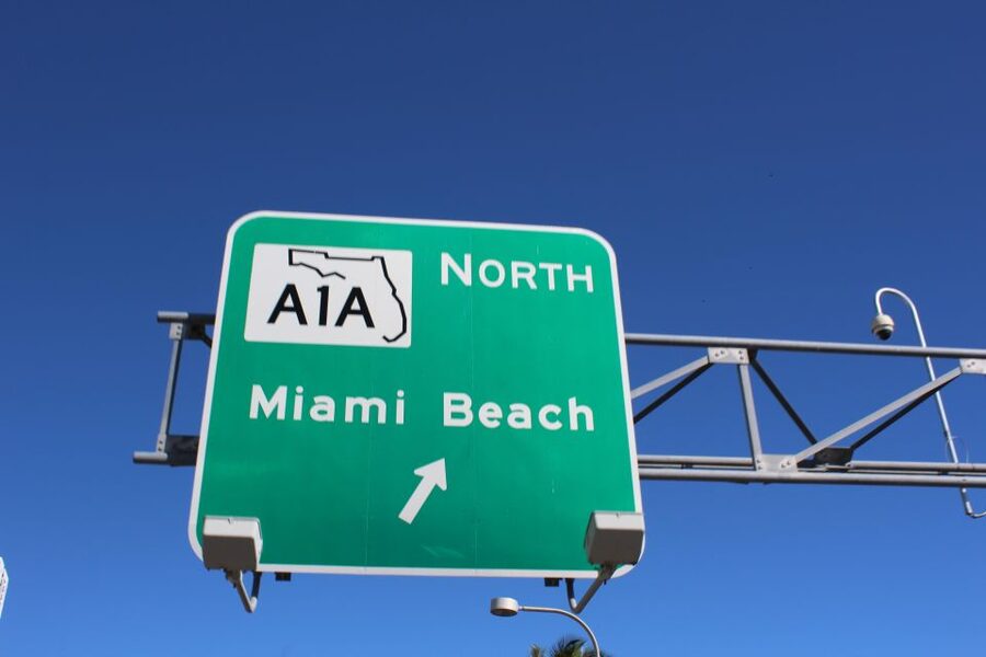 Miami : Bus, Boat & Walking Tour the Ultimate City Discovery - Design District Stops: Art and Style in a Smaller-Scale World