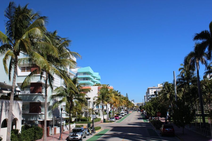 Miami : Bus, Boat & Walking Tour the Ultimate City Discovery - Little Havana: Cigar Rolling, Coffee Smell, and Latin Street Energy