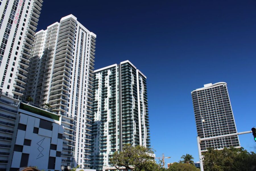 Miami : Bus, Boat & Walking Tour the Ultimate City Discovery - Key Biscayne Photo Moment: The Bridge, the Skyline, and a Fast Win