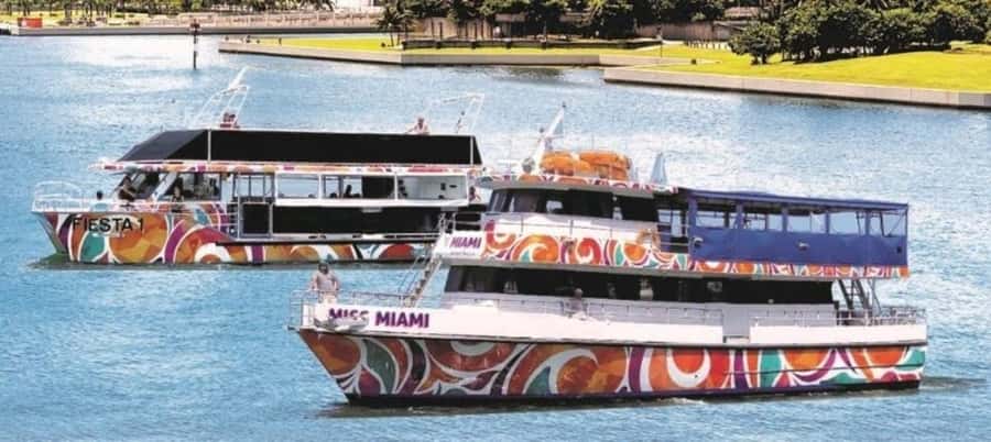 Miami: Celebrity Homes Boat Tour with Guide - The guide experience: narration in two languages, with a fast pace