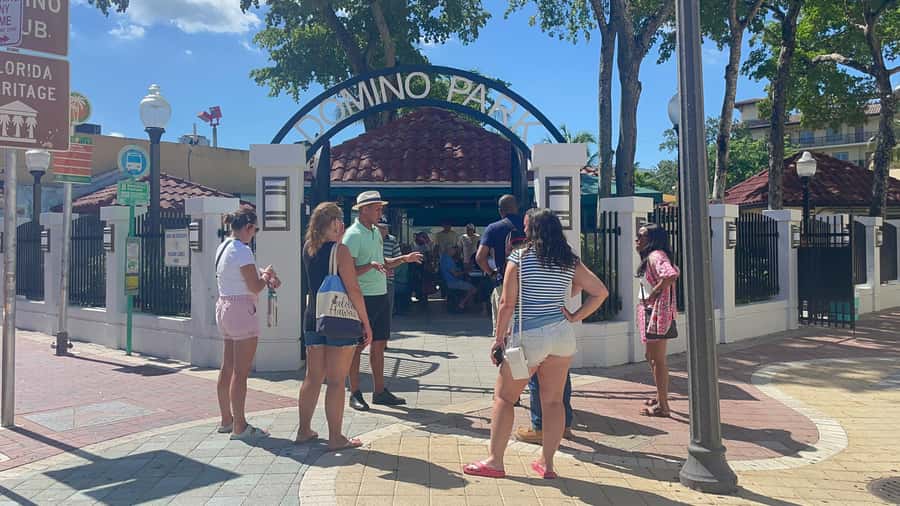 Miami: City Sightseeing and millionaire row boat tour - Little Havana on Calle Ocho: Cigars, Cuban Coffee, Domino Park