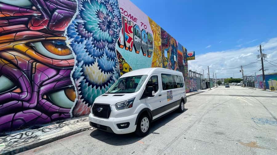 Miami: City Sightseeing and millionaire row boat tour - Coconut Grove and Bayside Marketplace: Scenic Breaks and Free Time
