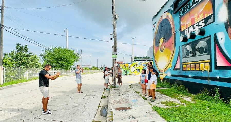 Miami: City Sightseeing and millionaire row boat tour - The Millionaire’s Cruise: Fun Celebrity Views, Plus a Hearing Tip