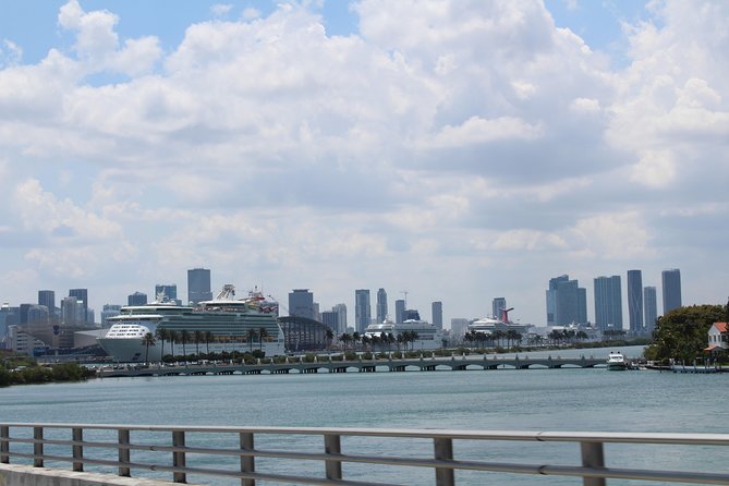 Miami City Tour - per guide, small group, includes pickup - South Pointe Park Skyline Stop: The Photo Moment That Sets the Tone